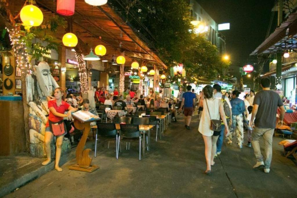 The Street Hostel Bangkok Exterior foto