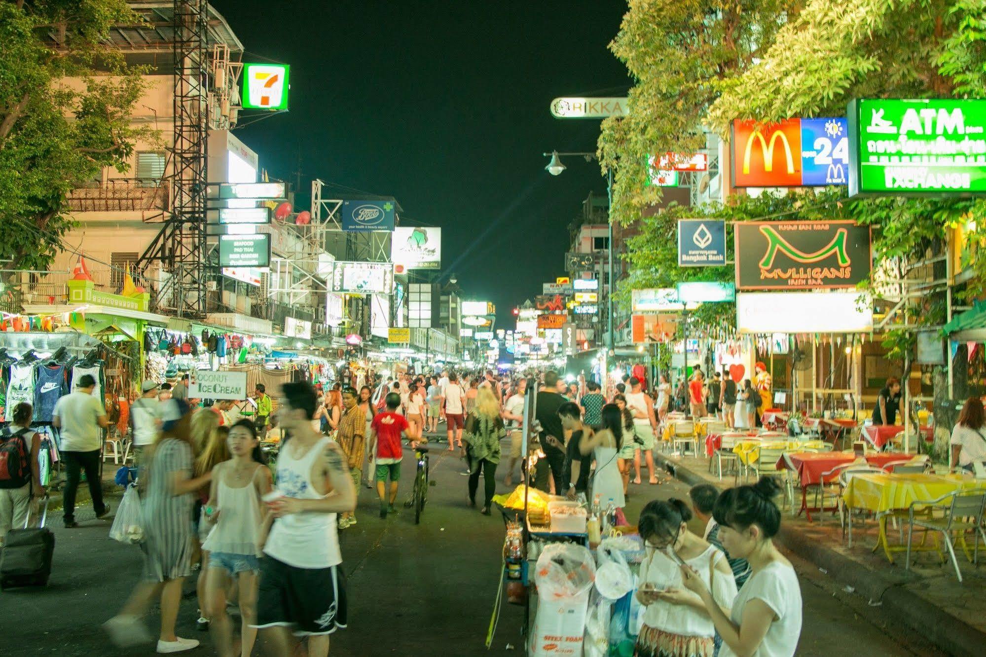 The Street Hostel Bangkok Exterior foto